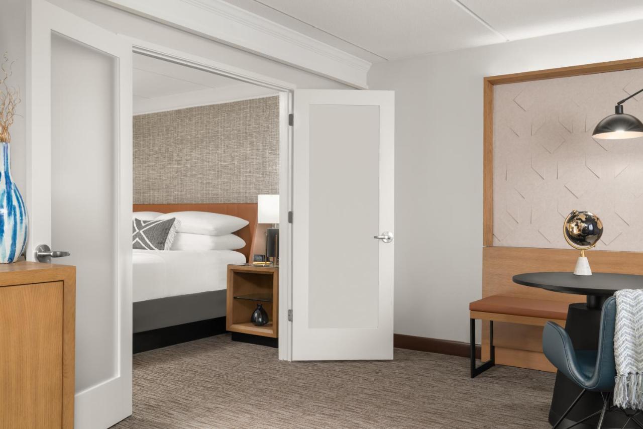 Sheraton Milwaukee Brookfield Zewnętrze zdjęcie