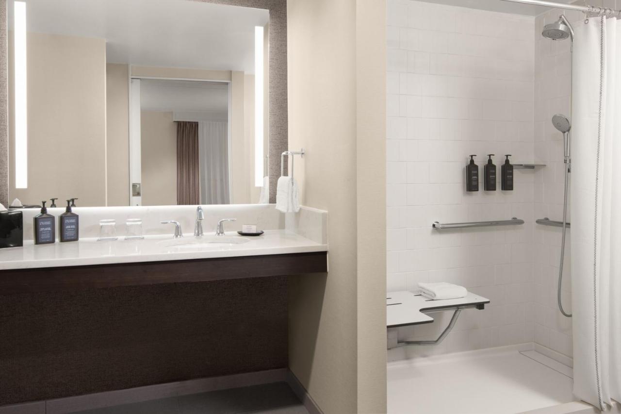 Sheraton Milwaukee Brookfield Zewnętrze zdjęcie