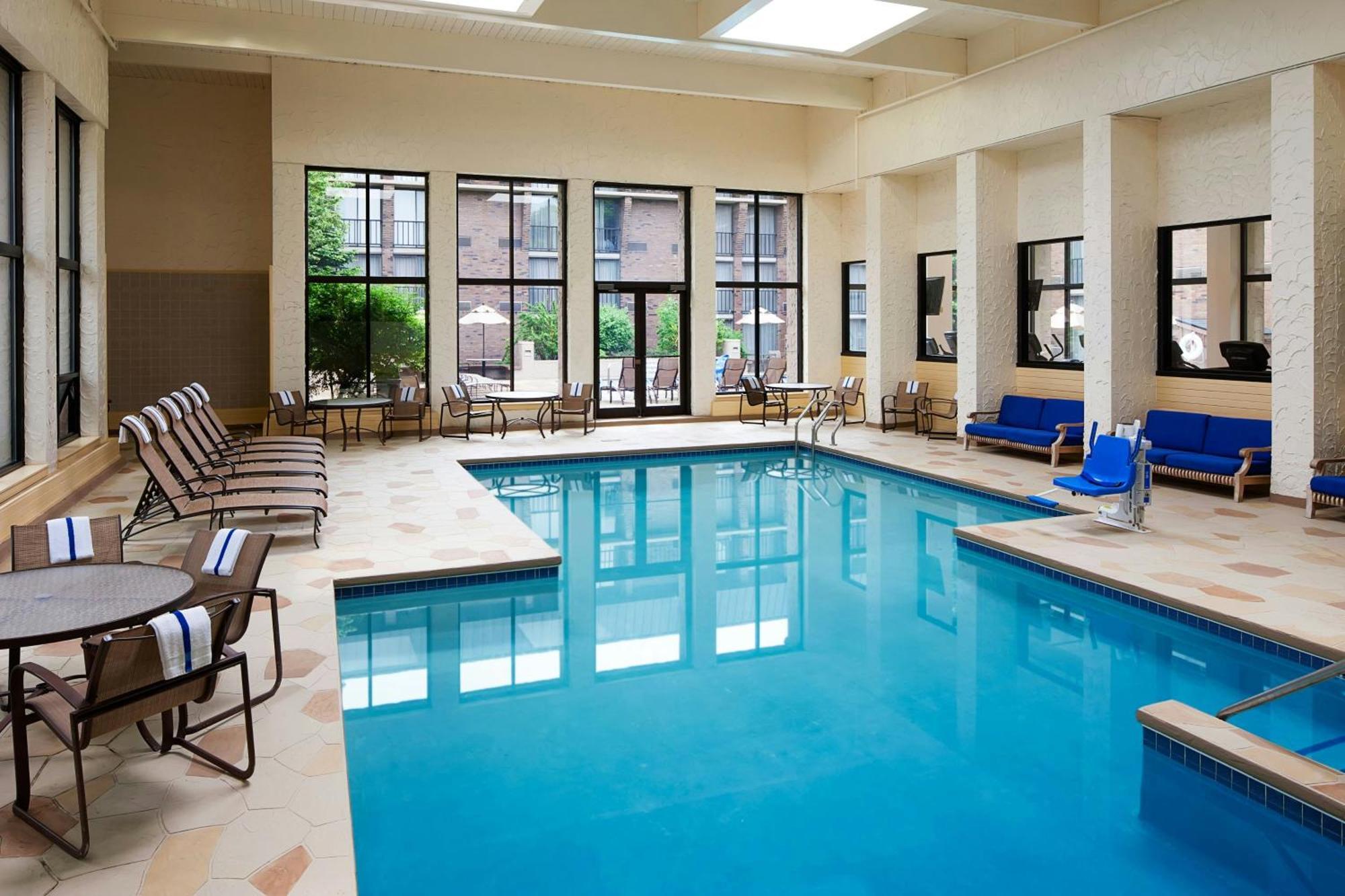 Sheraton Milwaukee Brookfield Zewnętrze zdjęcie