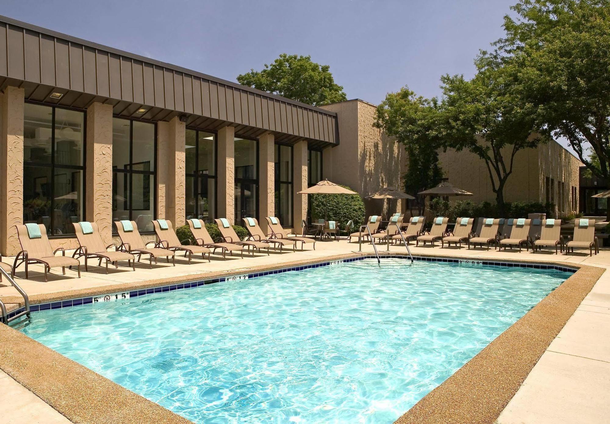 Sheraton Milwaukee Brookfield Zewnętrze zdjęcie